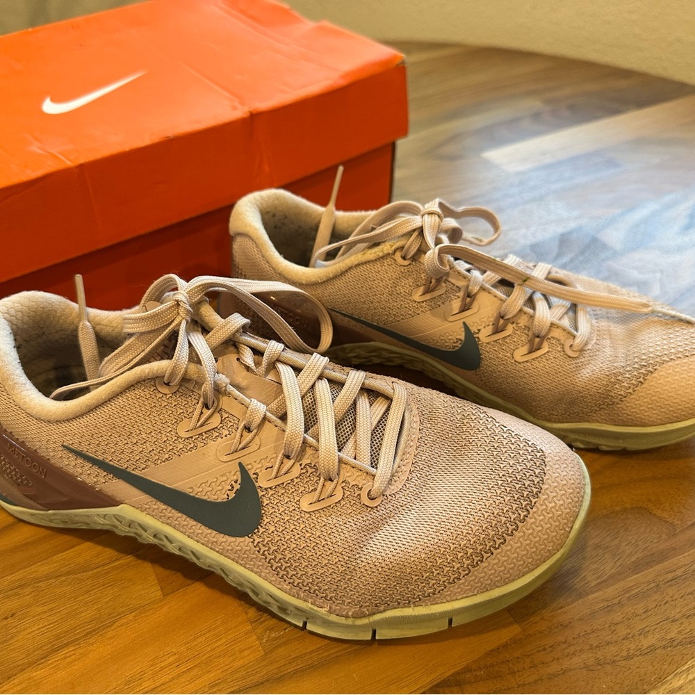 Nike Women’s Metcon 4 - Soft Particle Beige (pink) color!